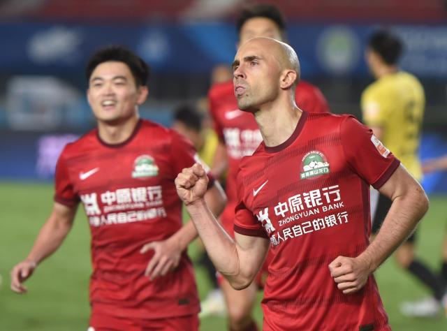 【中超】阿德里安点射荣昊送助攻 河南2比1广州队