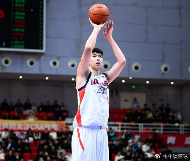云开体育官网-10投狂砍21分11板4帽！这才是CBA顶级大中锋，广州靠他冲击季后赛|男篮|广州男篮|徐昕|南京同曦|赛季_新浪体育_新浪新闻